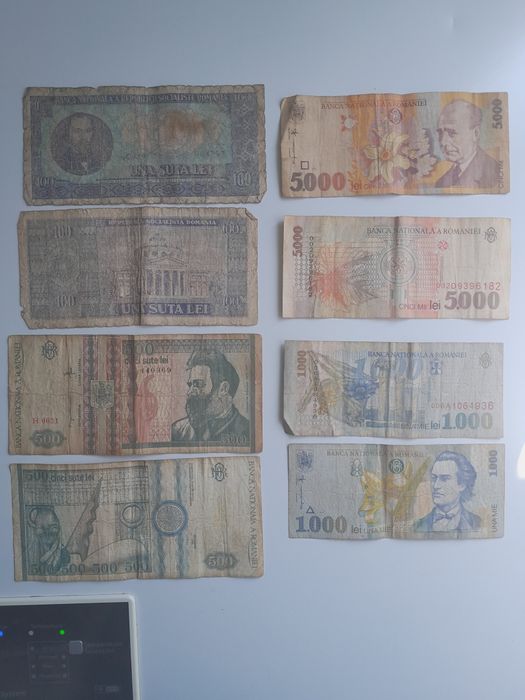 Vând 8 bancnote 2de 100 de lei