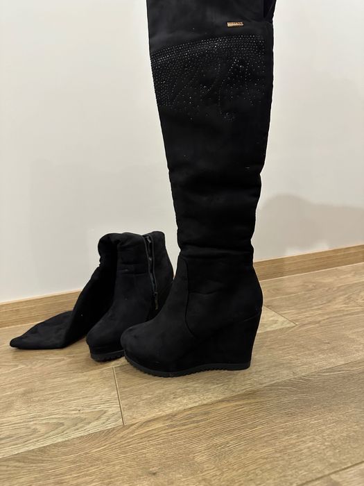 Велурени ботуши над коляното