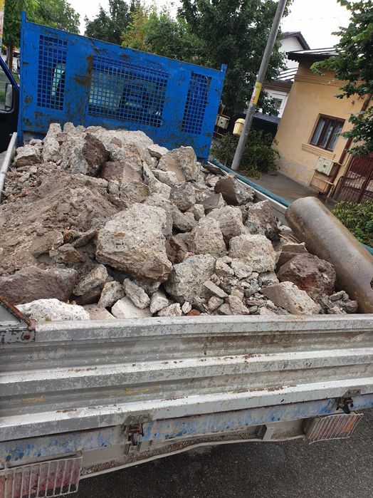 Buldoexcavator cu Picon. Demolari hale, case . Debarasare moloz moluz