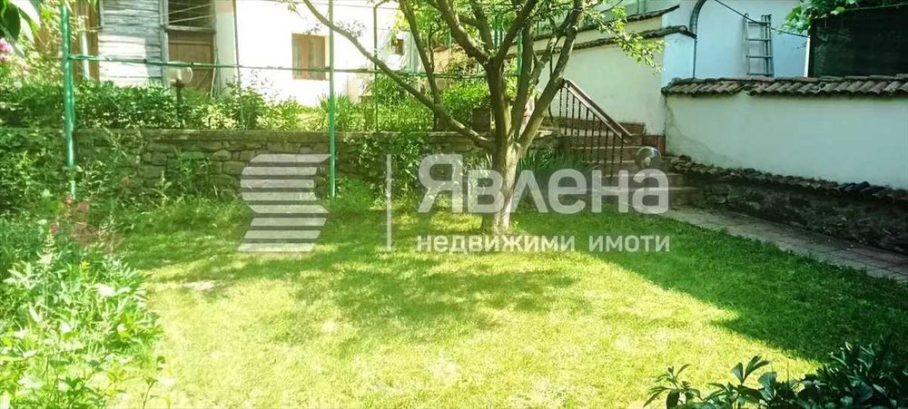 Продава Къща с. Костенец