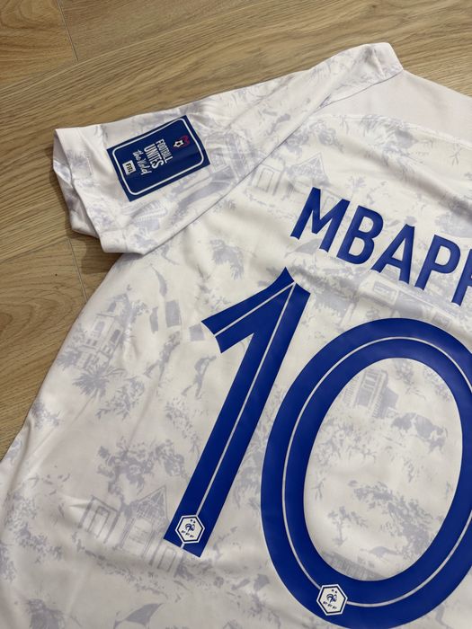Tricou de fotbal  Nike Franta nationala Kylian Mbappe 10 marime M nou