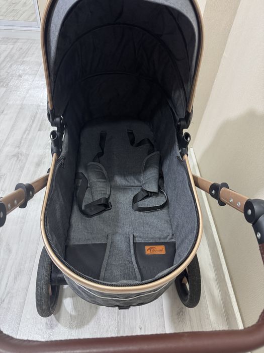 Детская коляска с люлькой