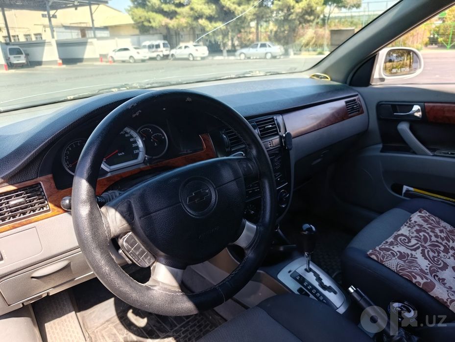 Lacetti 1.8 2010  Avtomat 3-pozitsiya/Lyuk