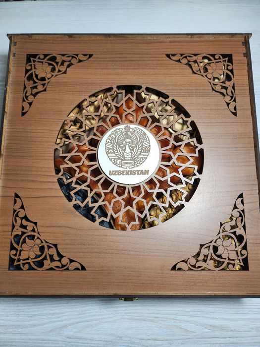 Подарочный набор бокс из сухофруктов и орехов quruq meva chaq chuqsava