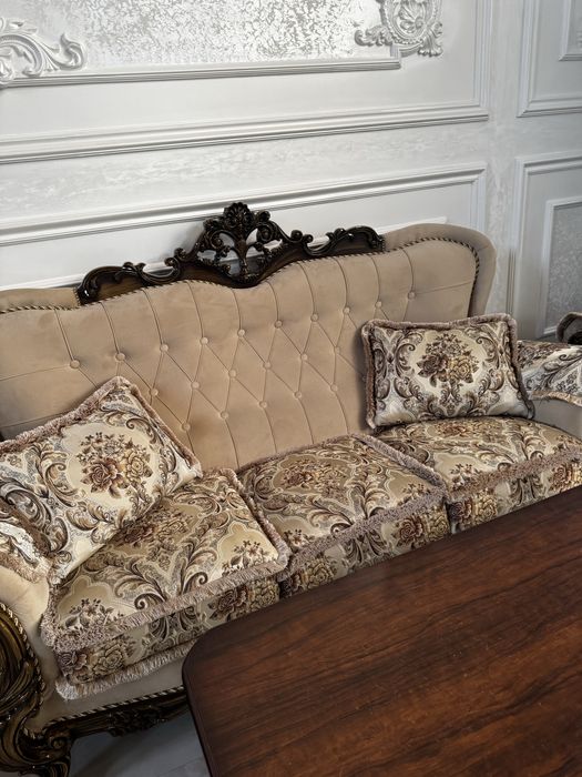 Комплект мягкой мебели (диван + 2 кресла) — как новый!