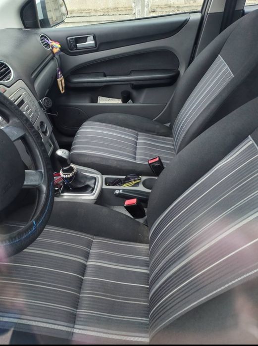 Vând Ford focus an