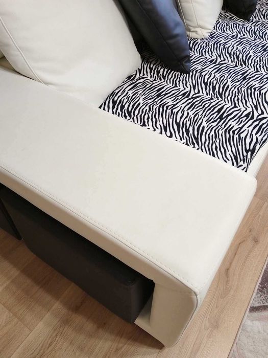 мебели за хол-ъглов диван, маса и секция