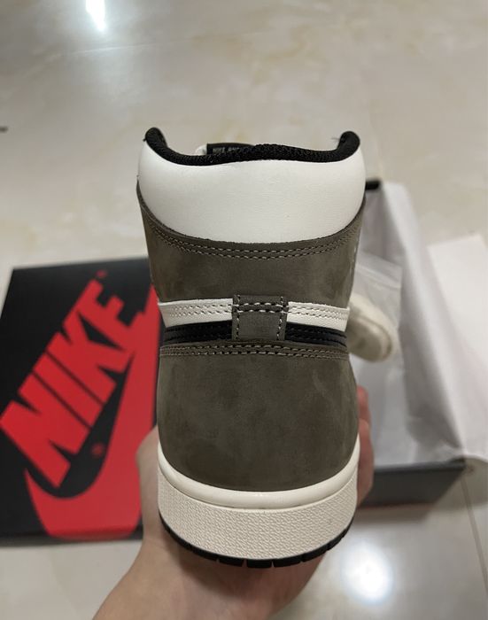 Air Jordan 1 Retro High "Dark Mocha"