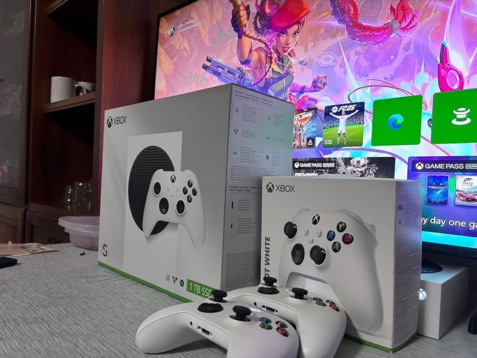 XBOX Series S Nou cu 2 controllere