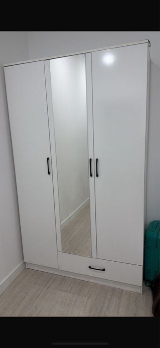 Белый Шкаф в отличным состояний