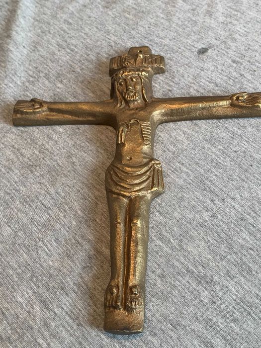 Стара бронзов кръст