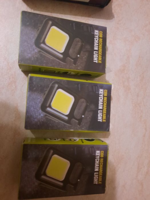 Фонарик-брелок с застежкой