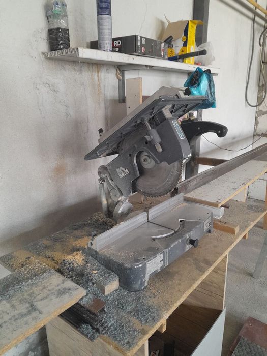 Akfa stanoklar ishlab turgan