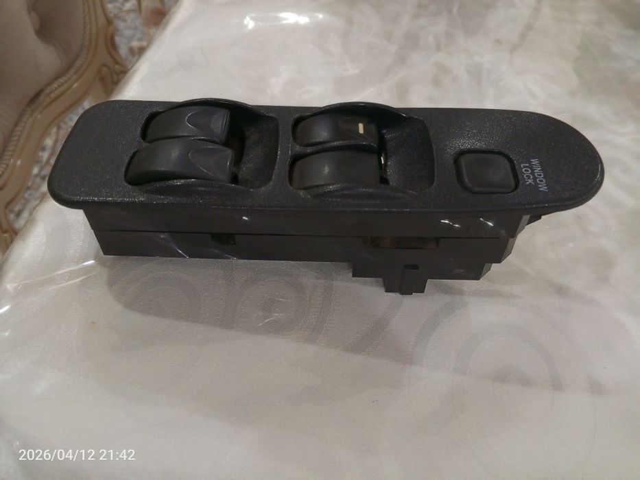 Блок  управлении кнопки стеклоподьемника