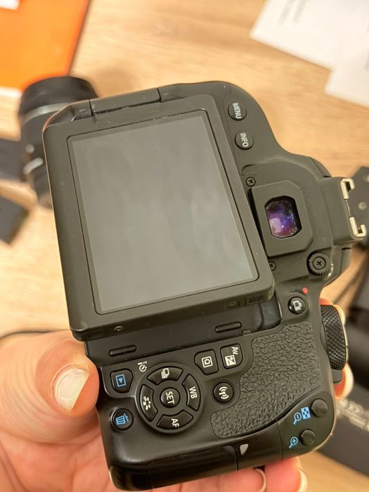 Canon 800 d в отличном состояние