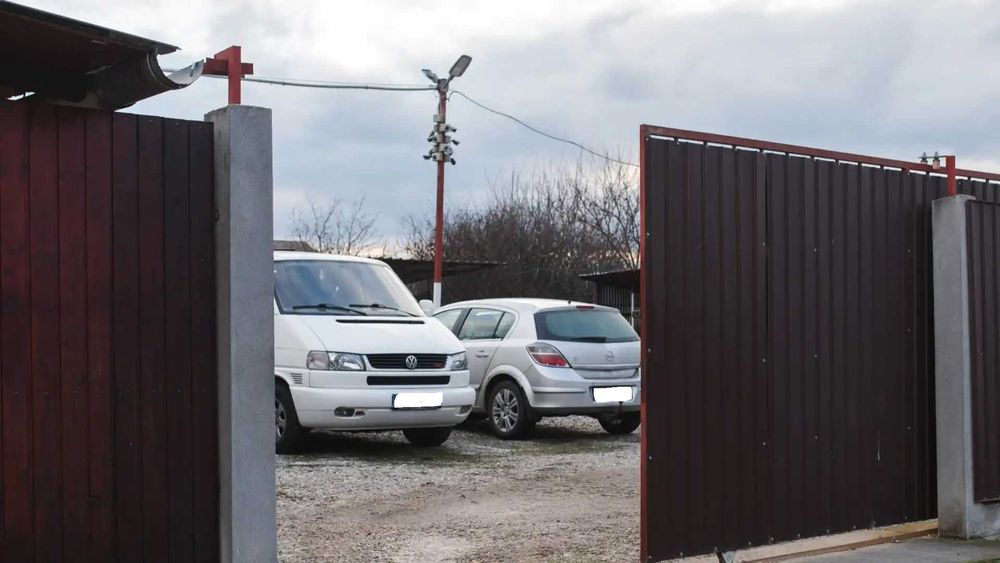Închiriez TEREN amenajat și funcțional ca parcare – 60 DE LOCURI