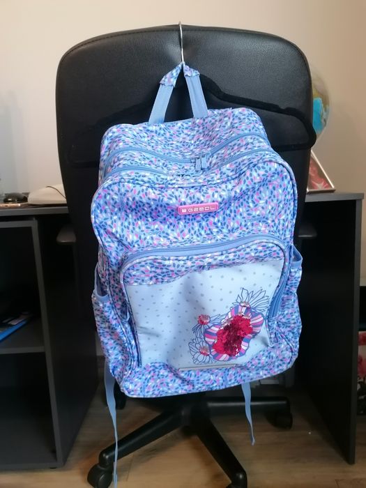 Ученическа раница с ортопедичен гръб.
