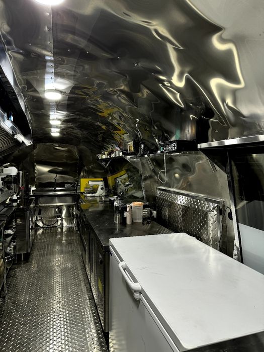 АКЦИЯ фудтрак мобильный ресторан "СТРИТЛАЙНЕР" 6 метров