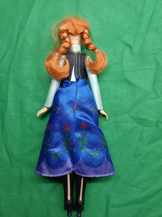 Кукли Барби,Кен и от филмче "Замръзналото Кралство " Елза и Анна