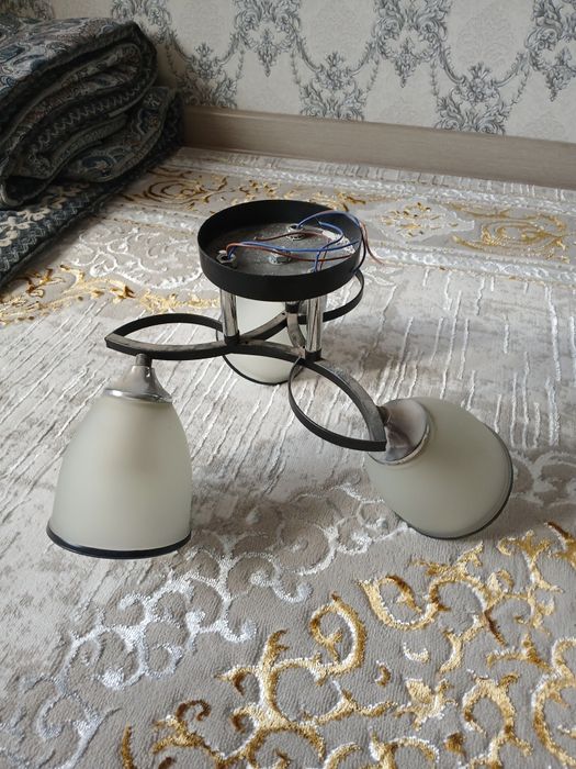 Продаётся ЛЮСТРА белый цвет