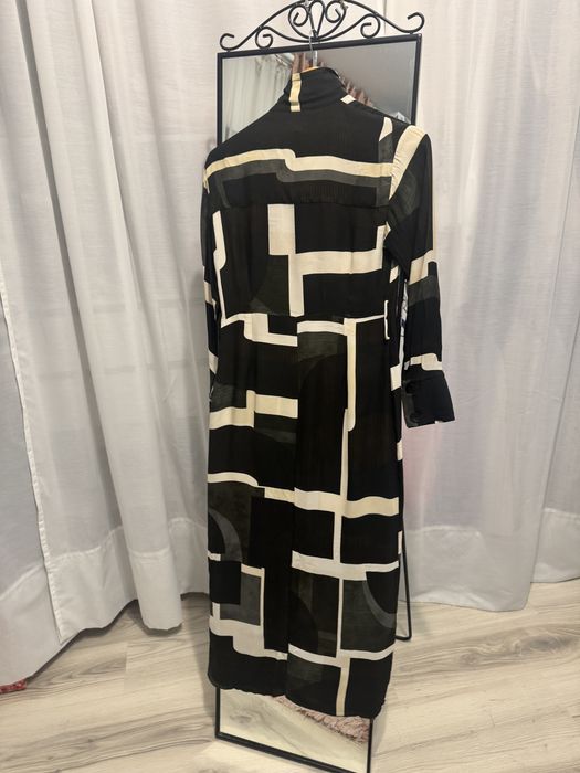 Rochie midi / lunga model geometric maneci lungi Massimo Dutti 42