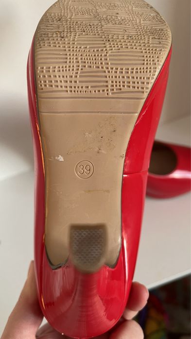 Продам обувь. Размер 40,39