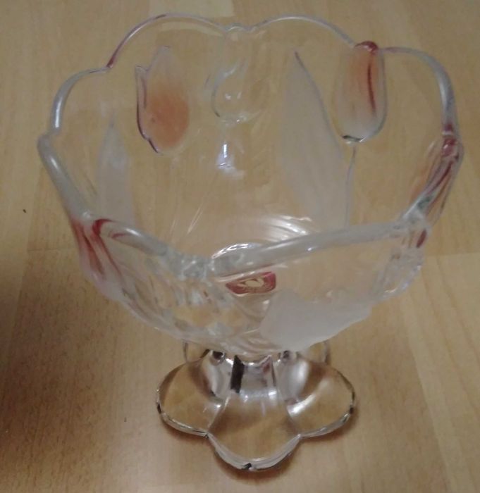 Кристални купи, чаши, бонбониера и салатиера