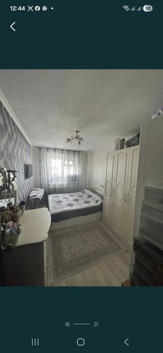 Үш болмелі үи сатылат