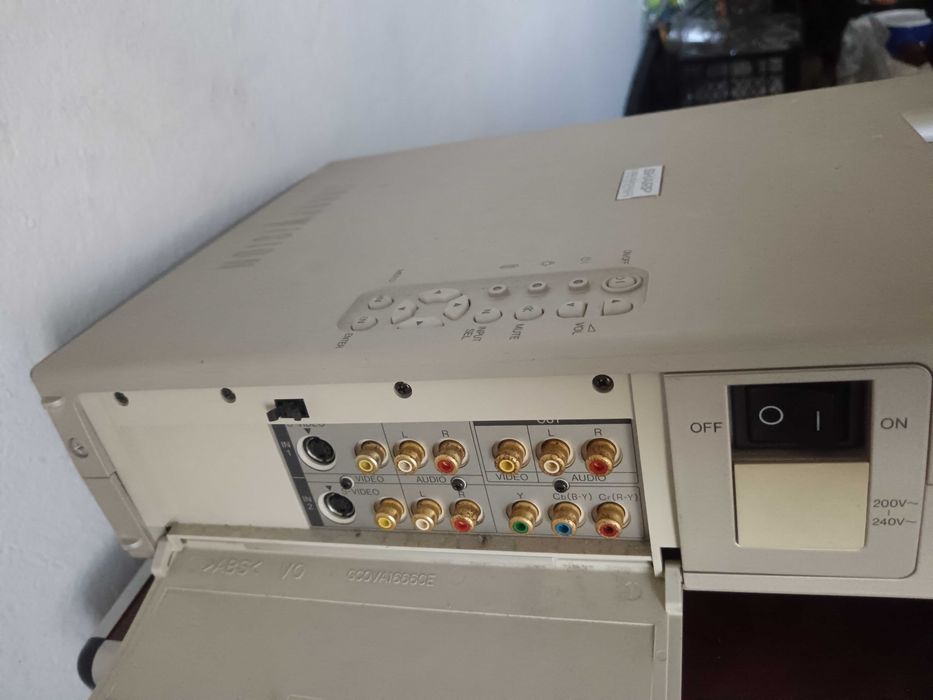 Videoproiector SHARP XV-Z1E + telecomandă