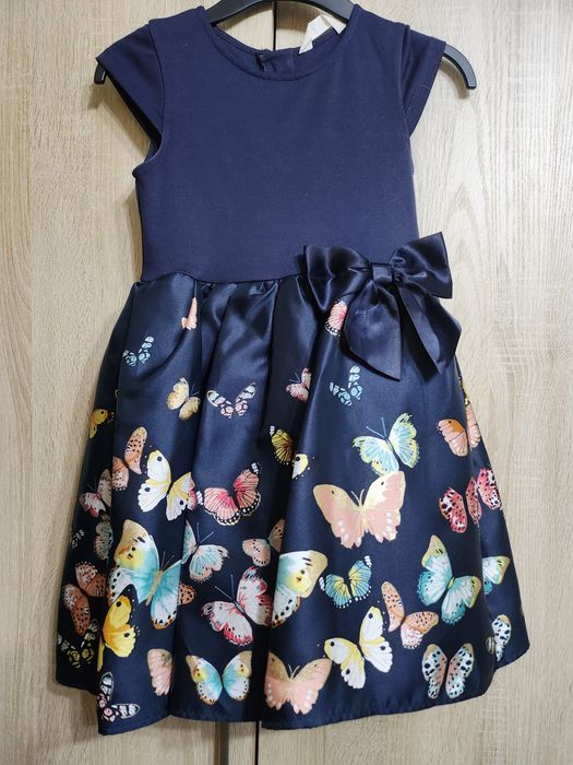 Продаю детские платья на 7-8, 9-12 лет