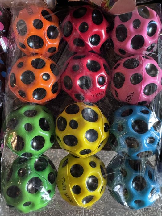 Подскачащи топки Moon Ball и Sky Ball