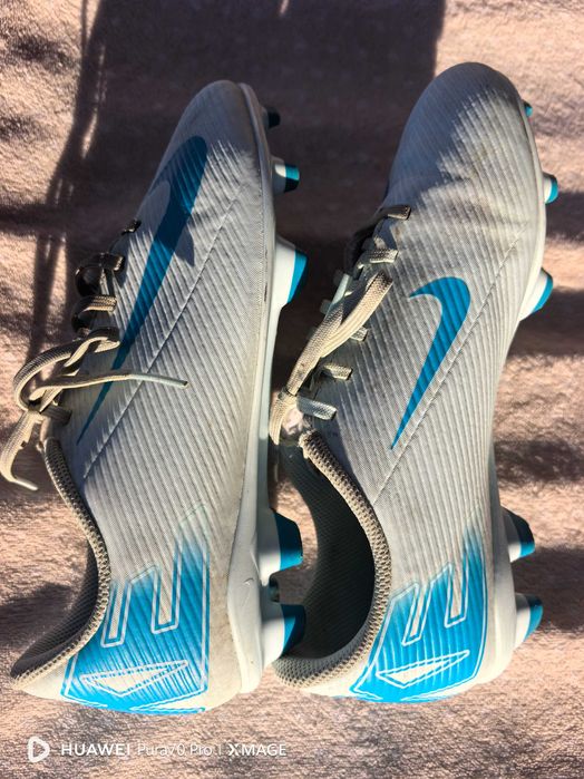 Детски бутонки nike номер 36.5 стелка 23.5см перфектни