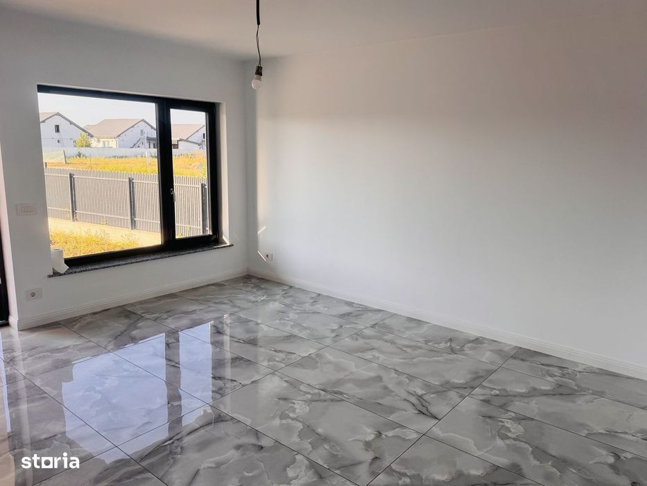 Casa de vânzare, 3 camere, curte mare