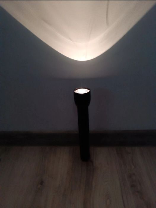 Lanterna militară MAG-LITE