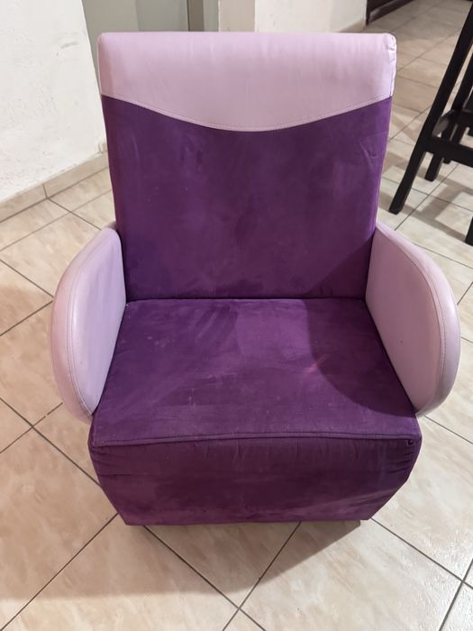 Vand fotoliu in stre foarte buna.