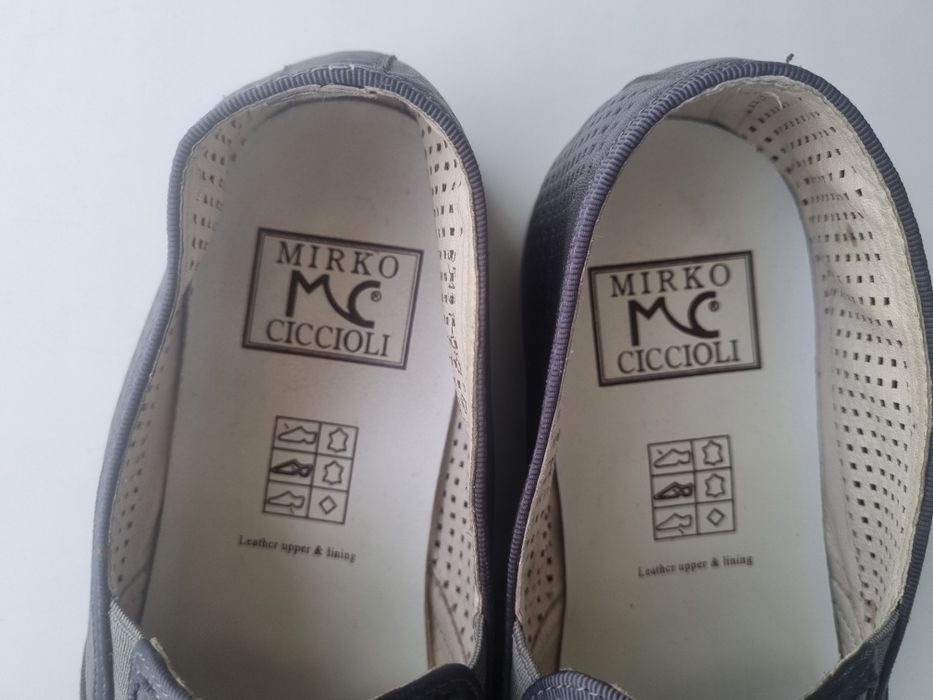 Продам мужскую обувь.