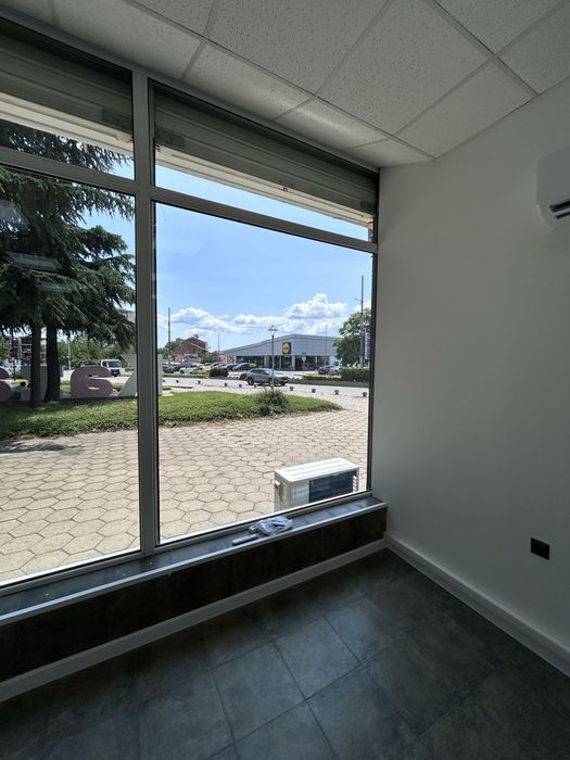 Дава се под наем Магазин в Казанлък - 60 кв.м за 612 € - Снимка #3