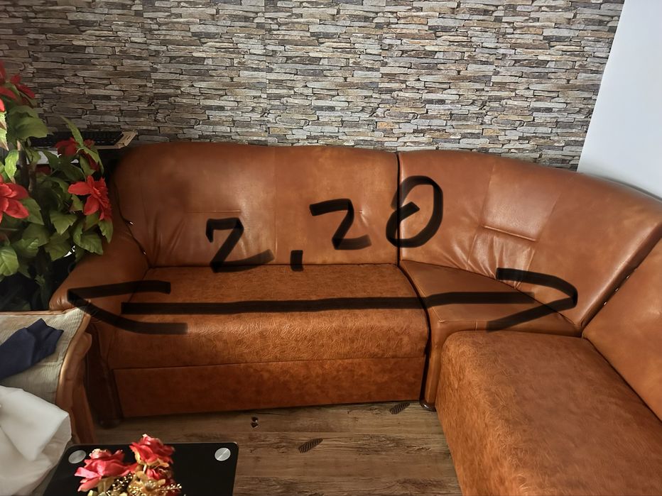Vand 2 canapele un coltar piele, si canapea