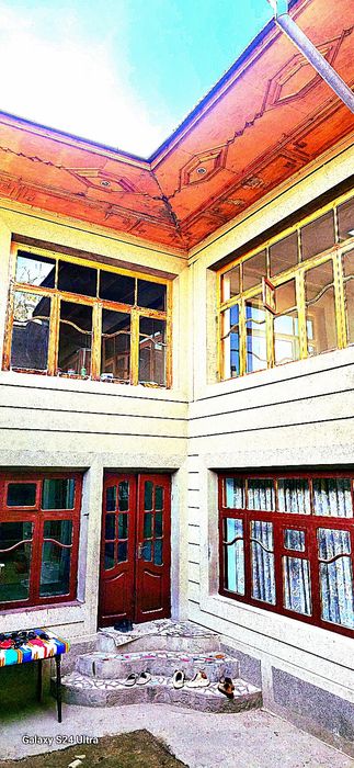 Янги  Тошкент майдонида.  Ер нархида.  Ховли уй жой 11 хонали 8 сотокл