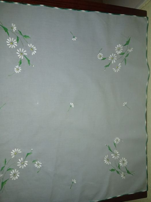 Fața de masă, cusută manual, 82,5×82,5 cm