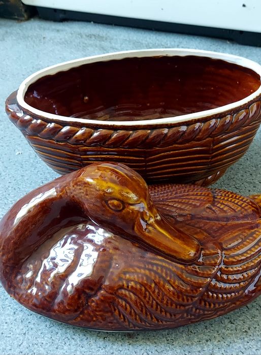 Продам посуду (утятница)