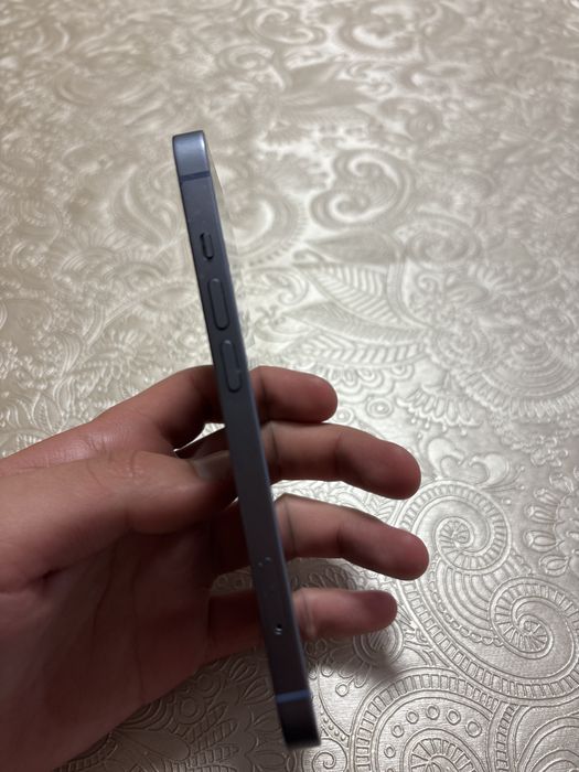 Iphone 14 culoare baby blue