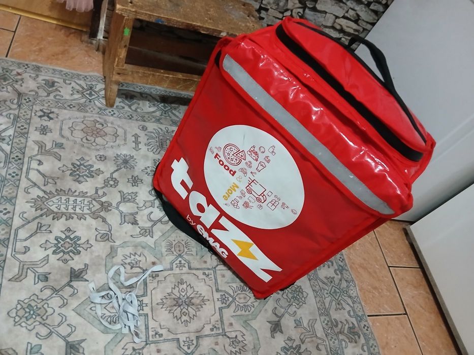 Vand geanta de tazz noua