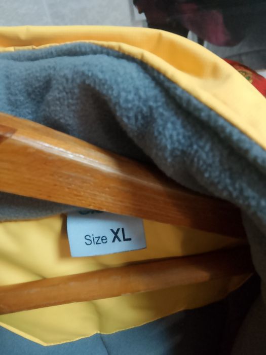 Куртка  Glovo Новая,