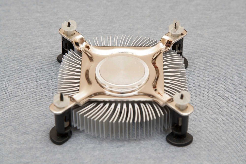Cooler socket 775
