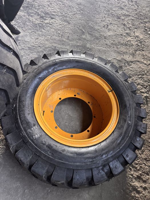 Покрышки с диском на спецтехнику