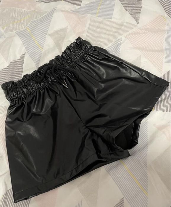 Дамски кожени къси гащи