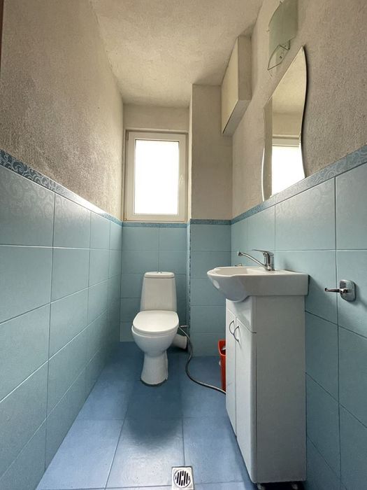 Под наем самостоятелна къща с двор