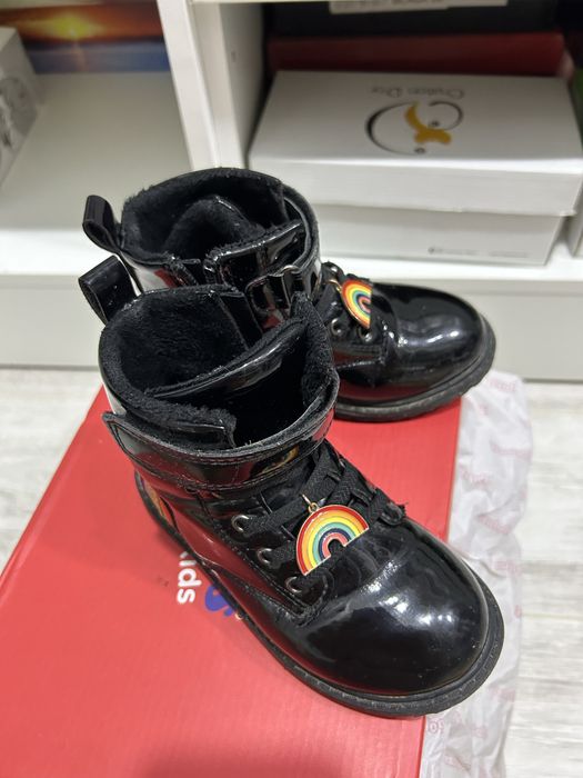 Ботики демисезон из FLO для девочки