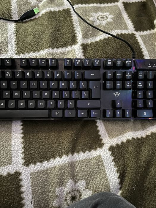 Продавам гейминг клавиатура